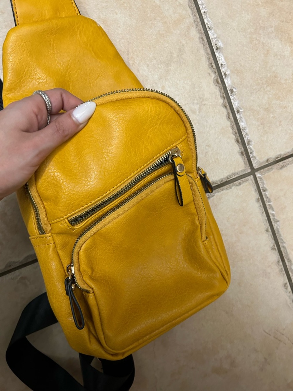 Yellow Leather Sling Travel Bag - Unbranded - Picture 4 of 6